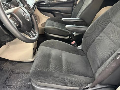 Used 2019 Dodge Grand Caravan SE FWD image 13