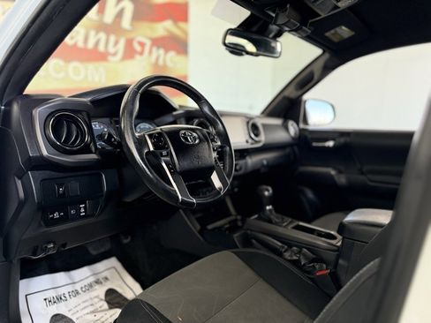 Used 2021 Toyota Tacoma TRD Off-Road image 22