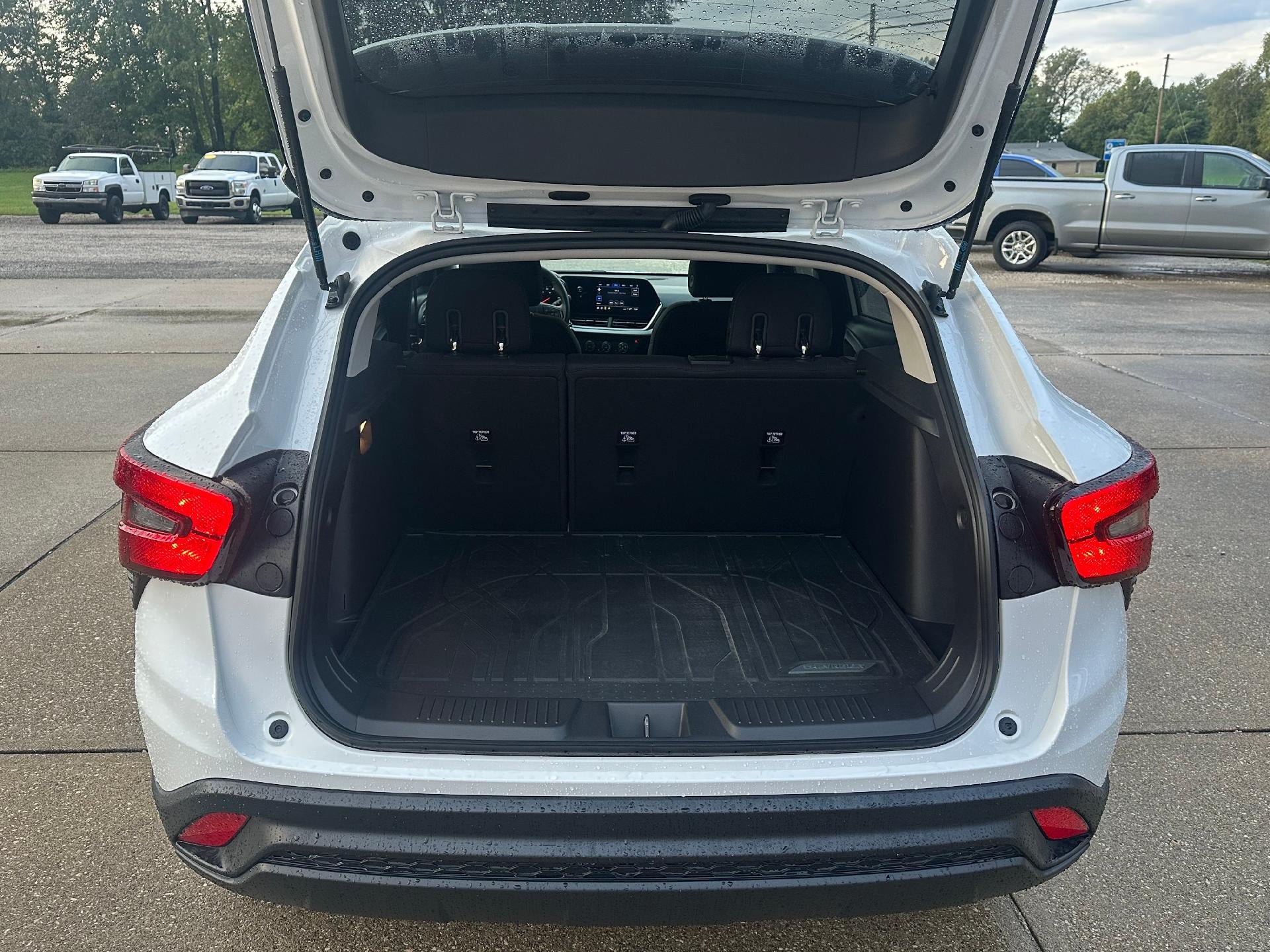Used 2024 Chevrolet Trax LS w/ LS Convenience Package FWD image 9