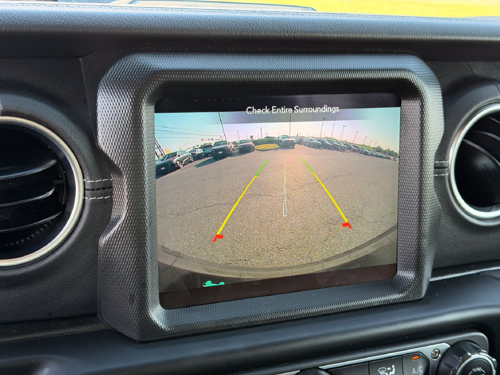 Used 2022 Jeep Wrangler Unlimited Sahara AWD/4WD image 28