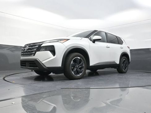 Used 2024 Nissan Rogue SV FWD image 33