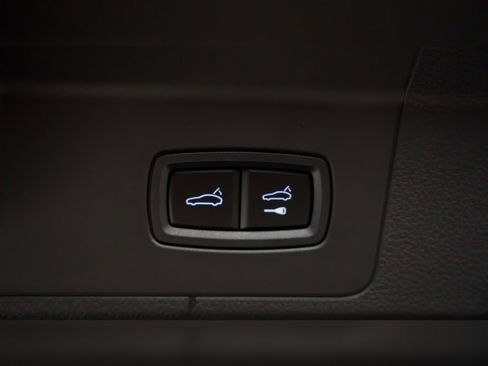 Certified 2025 Porsche Panamera 4 image 14