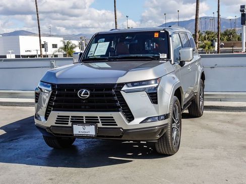 Used 2025 Lexus GX 550 w/ Cold Area Package AWD/4WD image 4