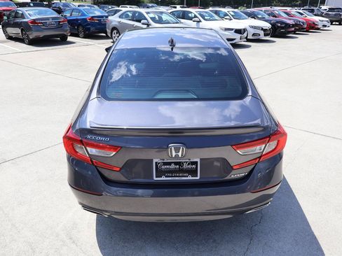 Used 2018 Honda Accord Sport image 6