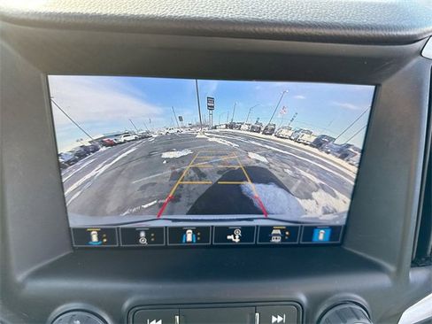 Used 2022 GMC Terrain SLT w/ Infotainment Package II image 17