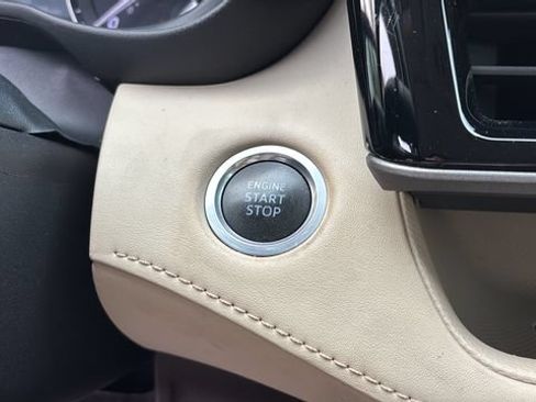 Used 2020 Toyota Highlander XLE FWD image 29