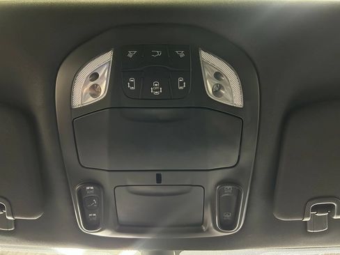 Used 2026 Chrysler Pacifica Limited FWD image 24