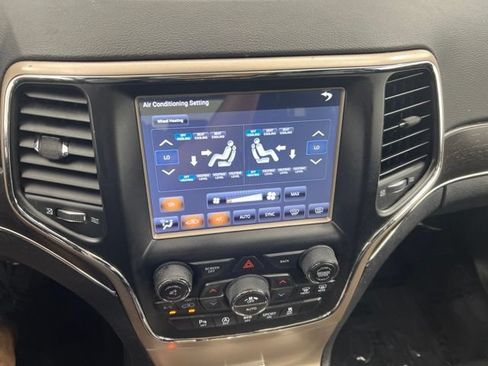 Used 2017 Jeep Grand Cherokee Limited AWD/4WD image 17
