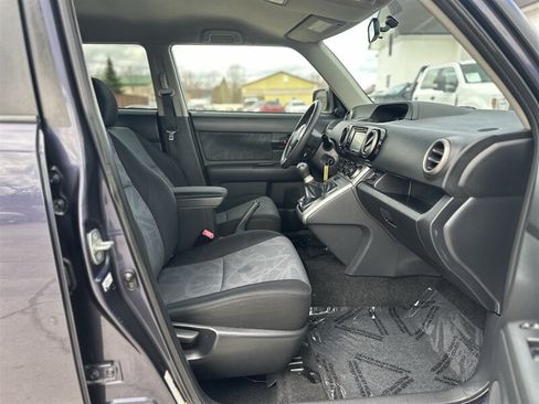 Used 2012 Scion xB FWD image 31