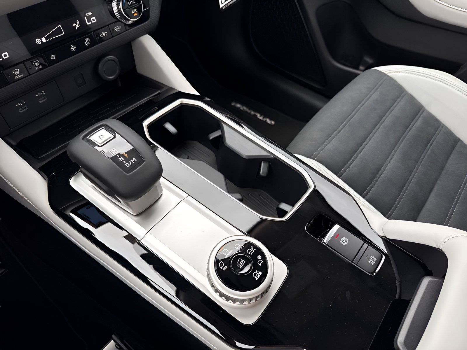 Used 2025 Mitsubishi Outlander SE AWD/4WD image 19