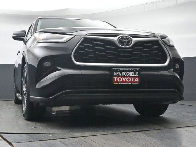 Used 2025 Toyota Highlander XLE AWD/4WD image 37