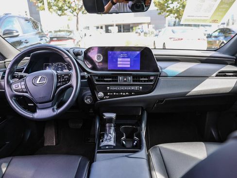 Used 2025 Lexus ES 350 FWD image 2