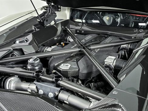 Used 2017 Lamborghini Aventador S AWD/4WD image 12