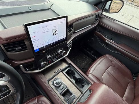 Used 2023 Ford Expedition Limited image 21