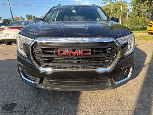 Used 2023 GMC Terrain SLE w/ Driver Convenience Package AWD/4WD image 2
