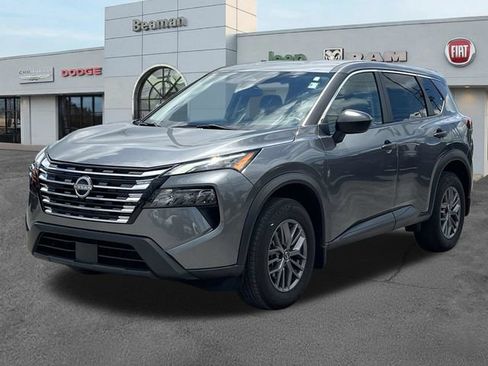 Used 2024 Nissan Rogue S FWD image 3