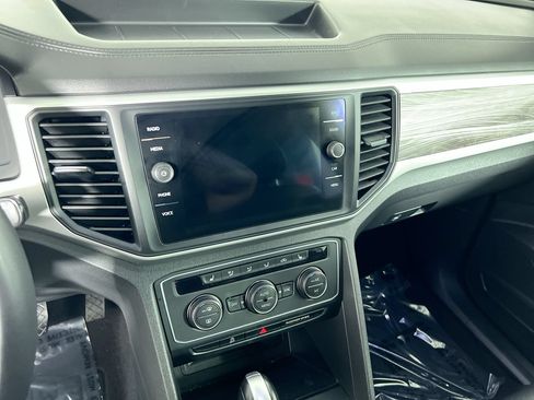 Used 2021 Volkswagen Atlas Cross Sport SE FWD image 21