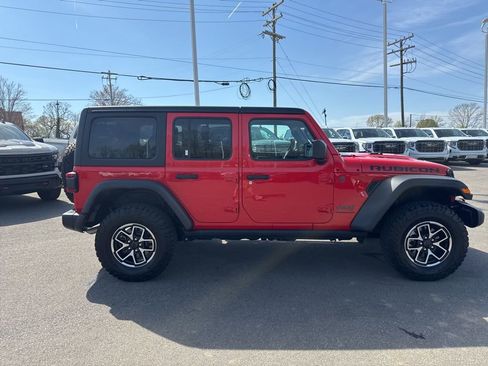 Used 2025 Jeep Wrangler Rubicon image 6