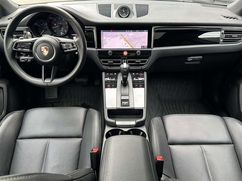 Used 2025 Porsche Macan image 14