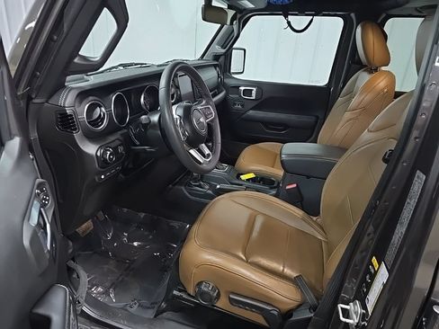 Used 2023 Jeep Wrangler Unlimited Sahara AWD/4WD image 28
