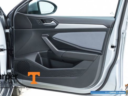 Used 2025 Volkswagen Jetta SE w/ Sunroof Package image 68