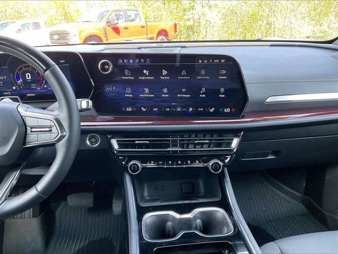 Used 2025 Chevrolet Traverse Z71 w/ Enhanced Driving Package AWD/4WD image 18