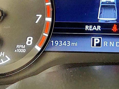 Used 2024 Nissan Titan PRO-4X w/ Pro-4x Convenience Package AWD/4WD image 15