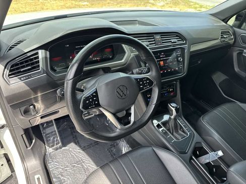 Used 2023 Volkswagen Tiguan SE R-Line image 10