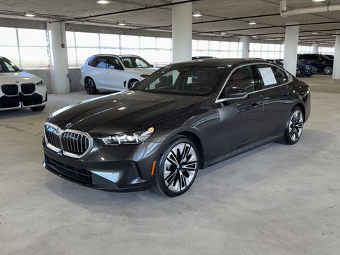 Certified 2025 BMW 530i image 4