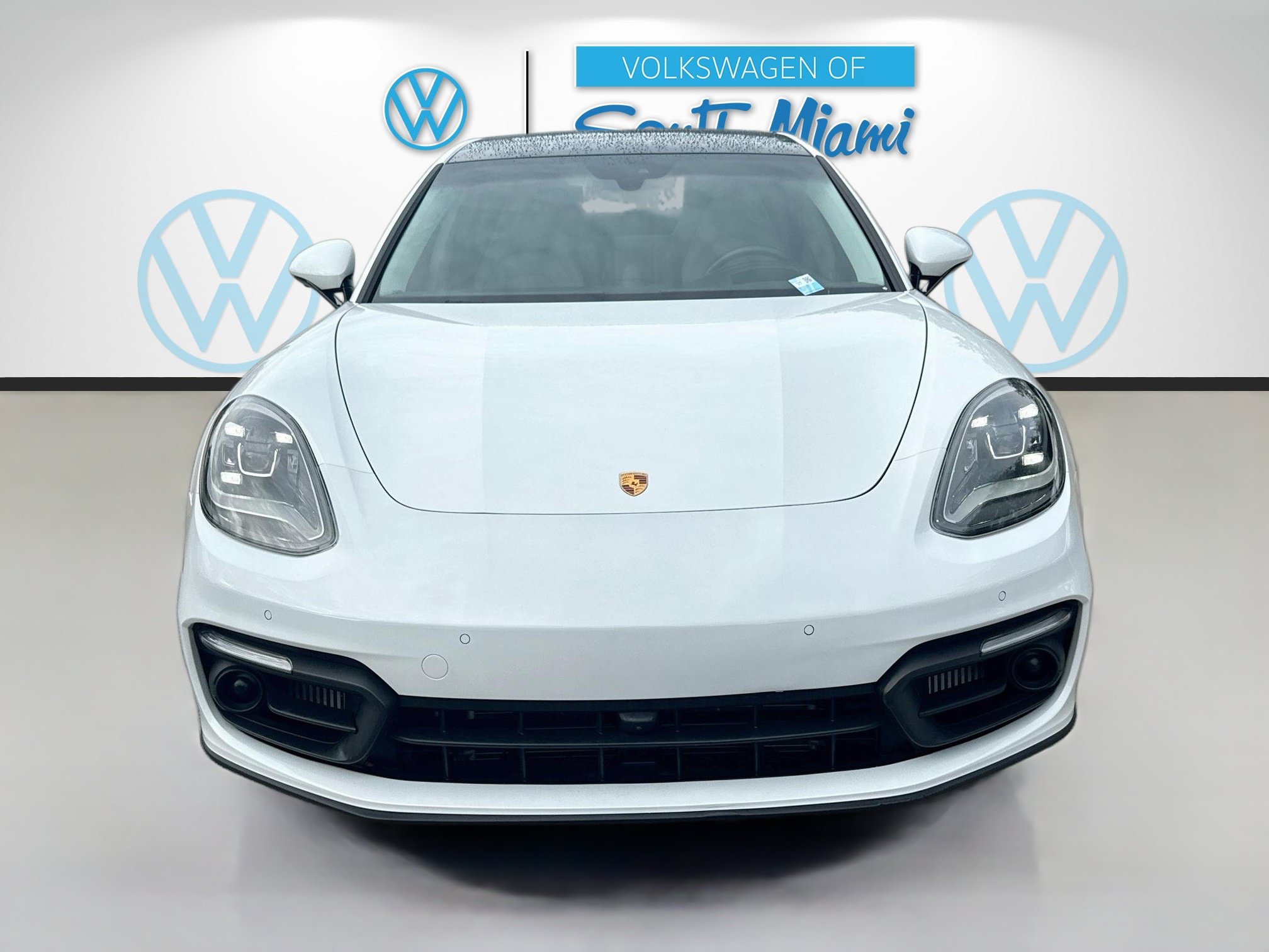 Used 2023 Porsche Panamera w/ Premium Package RWD image 2