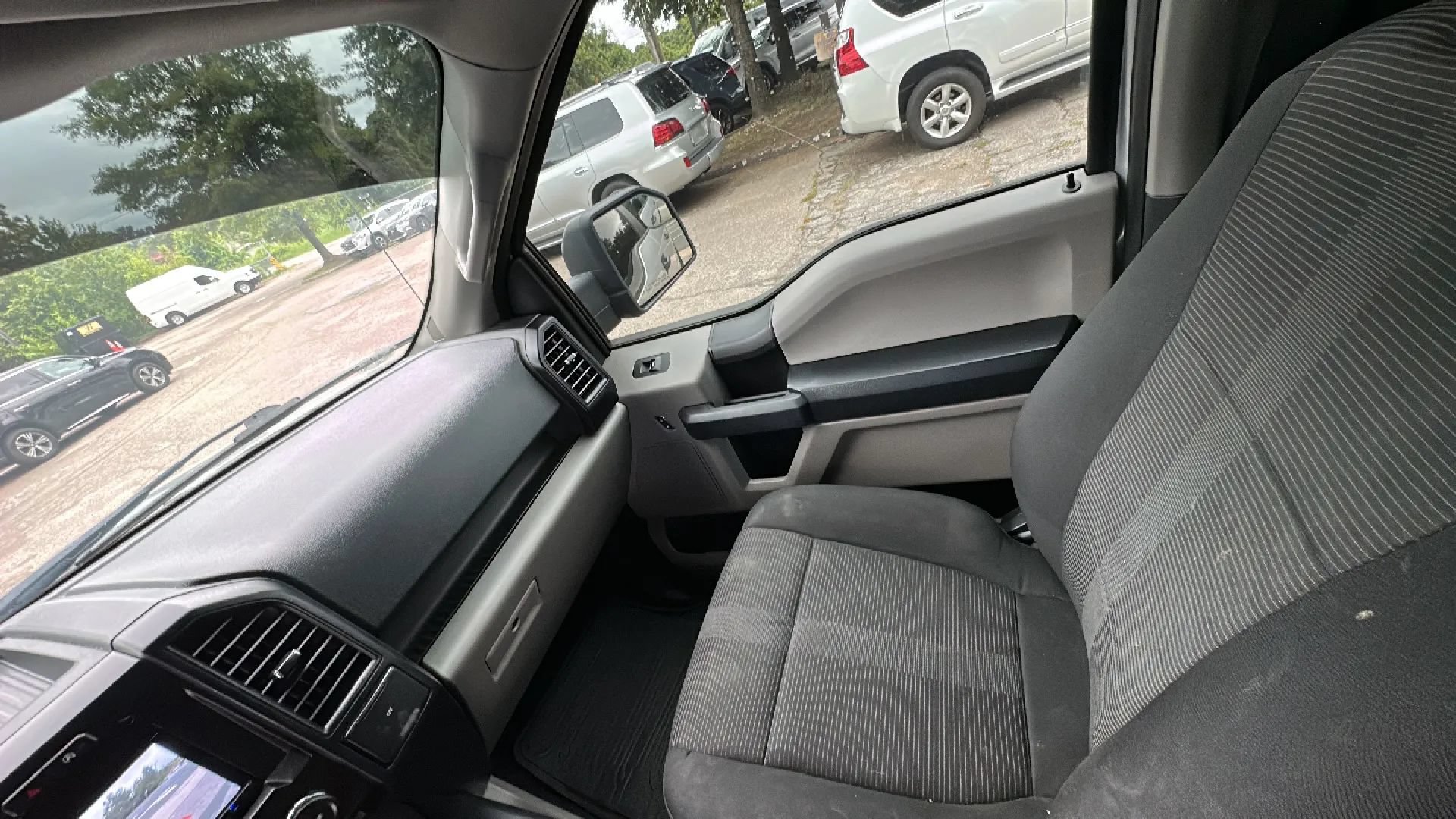 Used 2017 Ford F150 XL w/ Equipment Group 101A Mid AWD/4WD image 18