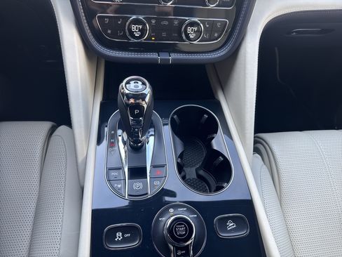 Used 2023 Bentley Bentayga Extended Wheelbase image 17