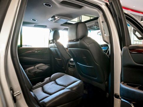 Used 2016 Cadillac Escalade Luxury AWD/4WD image 25
