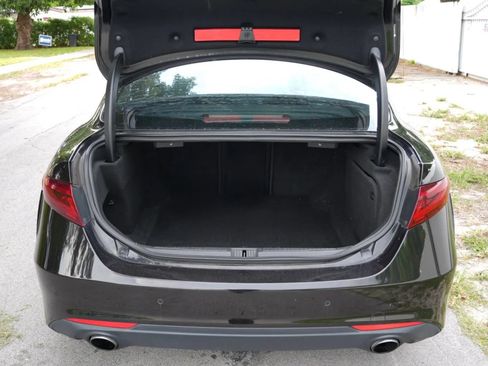 Used 2017 Alfa Romeo Giulia RWD image 12