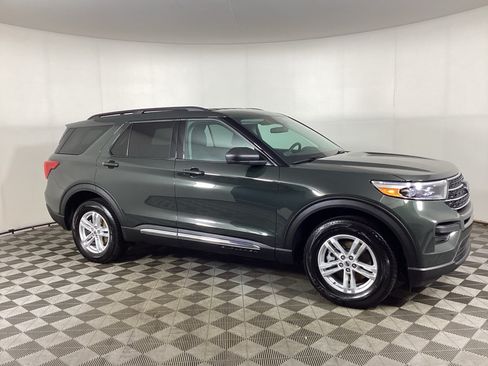 Used 2024 Ford Explorer XLT w/ Class IV Trailer Tow Package AWD/4WD image 1