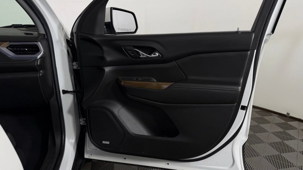 Used 2017 GMC Acadia SLE FWD image 31