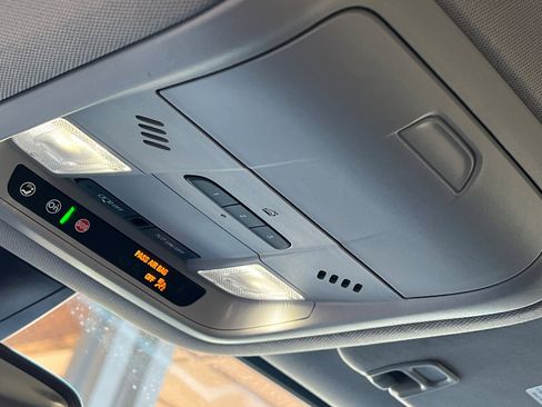 Used 2023 GMC Acadia SLT image 25