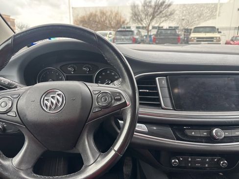 Used 2019 Buick Enclave Essence image 10