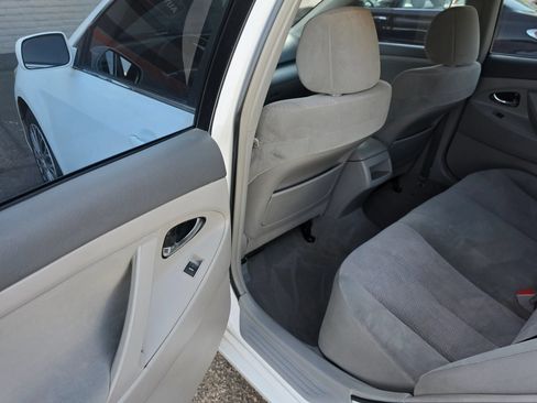 Used 2010 Toyota Camry LE FWD image 18