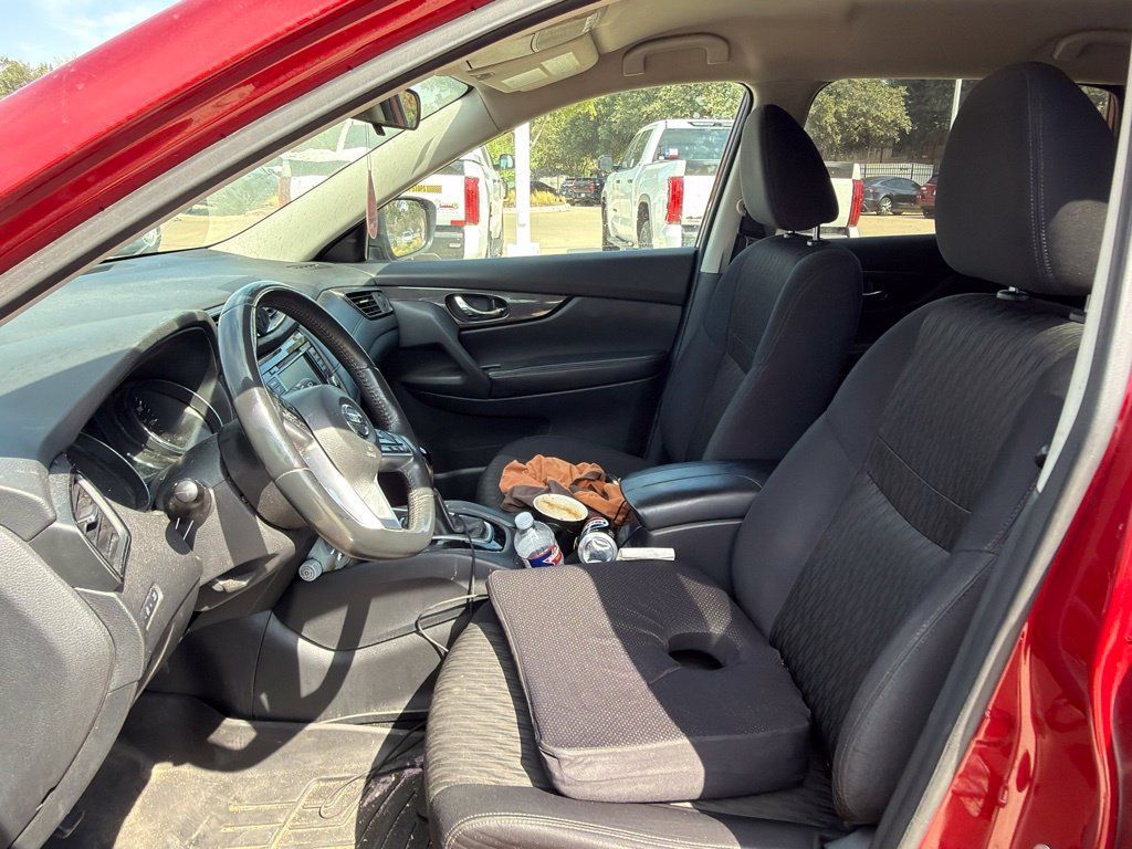 Used 2018 Nissan Rogue SV AWD/4WD image 6