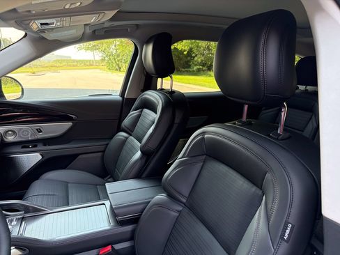 New 2026 Lincoln Nautilus Reserve AWD/4WD image 12
