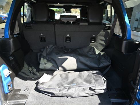 Used 2024 Jeep Wrangler Unlimited Sahara AWD/4WD image 20