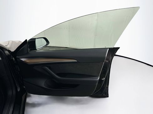 Used 2023 Tesla Model 3 Standard Range image 31