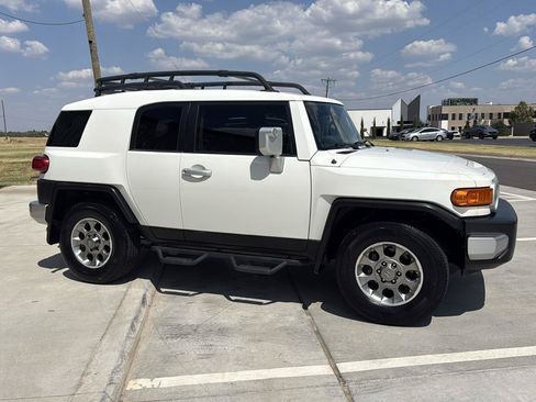 Used 2012 Toyota FJ Cruiser 2WD w/ Upgrade Pkg image 8
