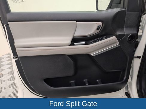 Used 2025 Ford Expedition Active image 38