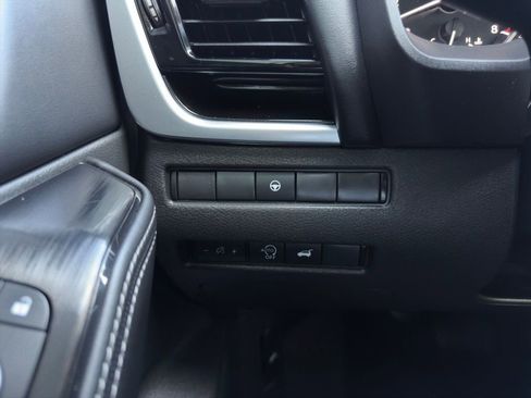 Used 2023 Nissan Rogue SL FWD image 10