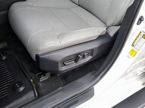 Used 2024 Toyota Tundra Limited image 11