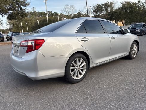 Used 2012 Toyota Camry XLE w/ Leather Pkg image 25