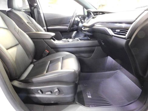 Used 2019 Cadillac XT4 Sport w/ Enhanced Visibility Package AWD/4WD image 4