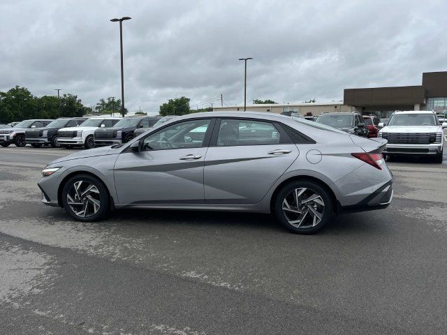 Used 2025 Hyundai Elantra Sport FWD image 8